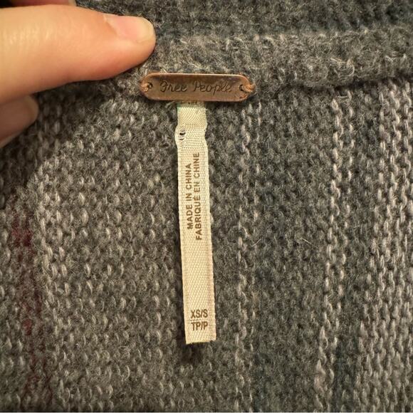 Free People Fringe Boho Blanket Poncho Sweater Duster Wrap Charcoal Gray XS/S - Picture 12 of 15